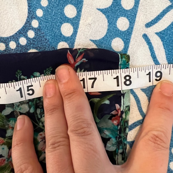 CHARMING CHARLIE SIZE L LARGE NAVY FLORAL SHEER CROCHET ADORABLE SHIRT TOP 203 - Picture 12 of 12